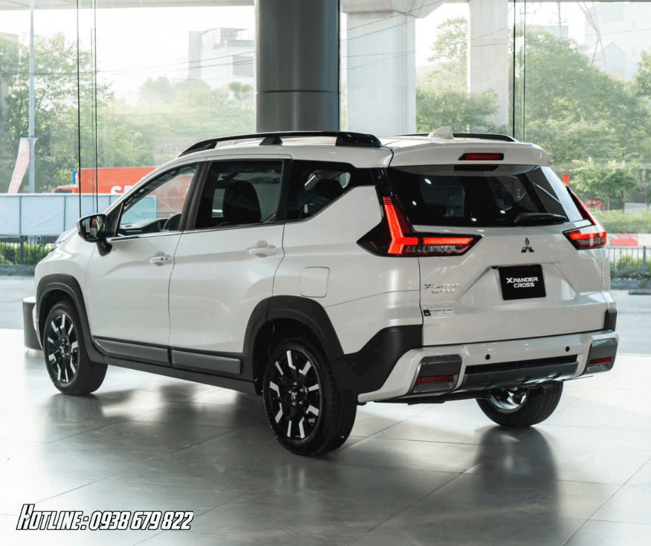 xpander cross trắng 2026 mặt sau